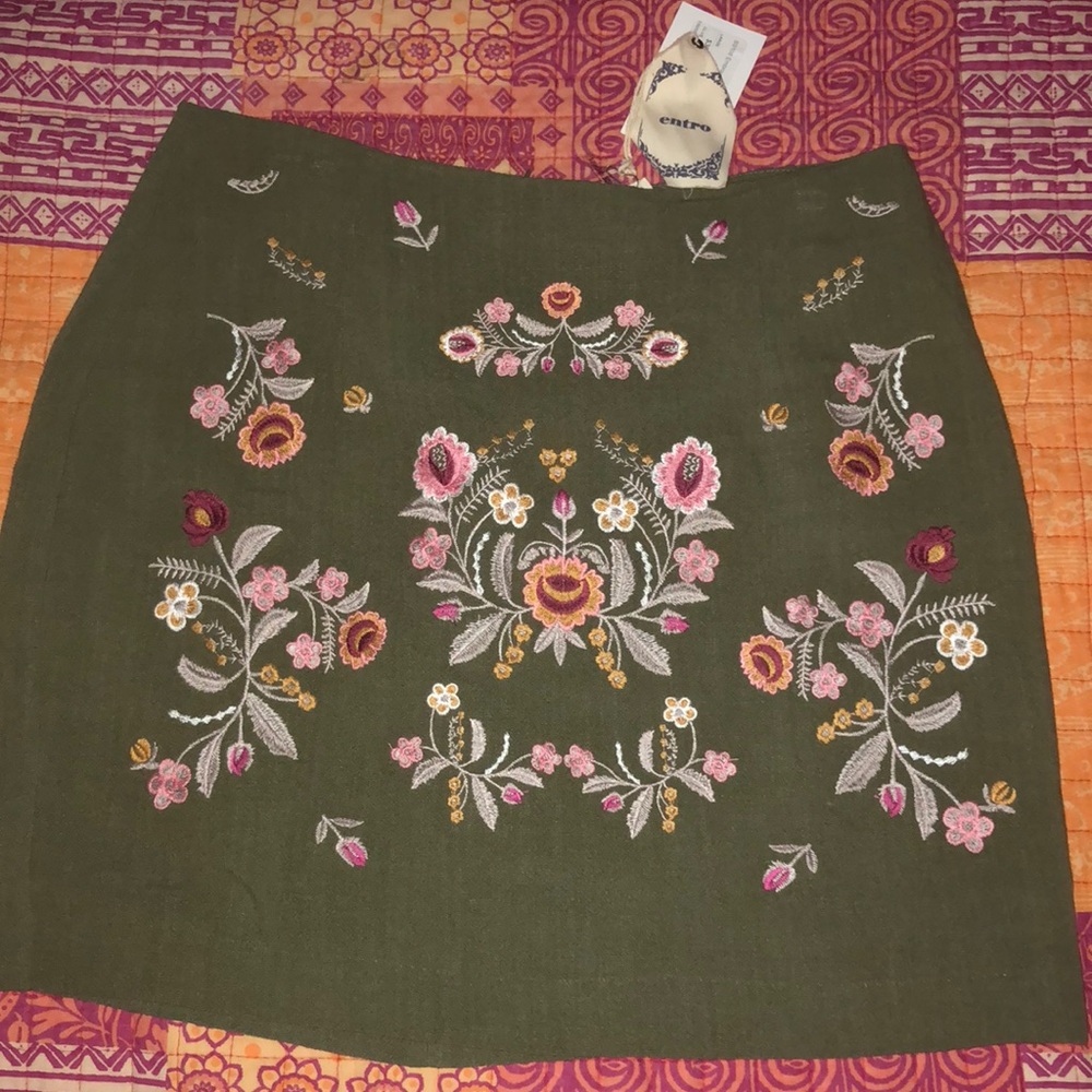Entro Embroidered Skirt NWT